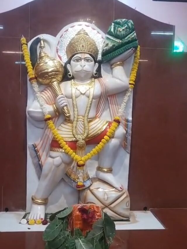 लोणी खुर्द येथे हनुमान चालीसाचे पठण